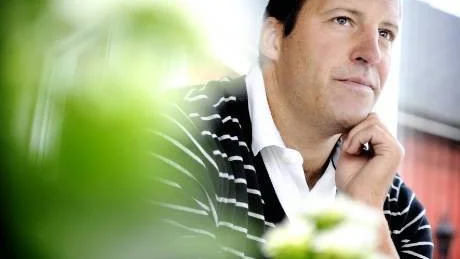 hockeypensionären. Kurirens reporter Marcus Langbrandt har träffat Mikael Renberg inför kvällens derby i Piteå. Men han ska inte själv gå på matchen. "Jag är bortbjuden på middag", säger Renberg.Foto: Petra Isaksson