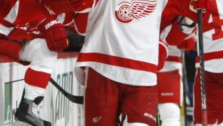 PÅ HUGGET. Tomas "Homa" Holmström svarade för ett mål och två assisst när Detroit besegrade Colorado.