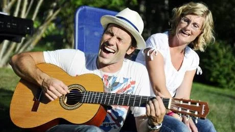 PRIVAT KONSERT. Ingela Johansson väninna Ida är med och sjunger Sjumilakliv.