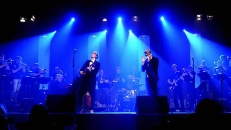MOVITS MED BLÅS. Till veckan bjuder Movits och kommunala musikskolorna i Boden och Älvsbyn och Norrbotten Big Band på fyra konserter tillsammans. Men i Älvsbyn har politikerna beslutat att lägga ner sin musikskola.foto: Eija Dunder