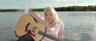 Camilla från Kalix vidare i Idol