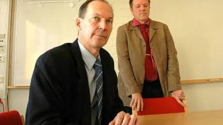 NY KURS. Gruvföretaget LKAB och Gällivare kommun redovisade i måndags förändringar i det tidigare förhållandet mellan parterna. Gruvföretaget aviserar ett ökat samhällsansvar och kommunen ett tydligare ansvarstagande för befolkningen. En ny samhällsvision ska nu tas fram. LKAB:s kvalitetsdirektör Anders Furbäck och kommunalrådet Tommy Nyström berättade att de nya tankegångarna har brett stöd både hos LKAB och kommunstyrelsen.
