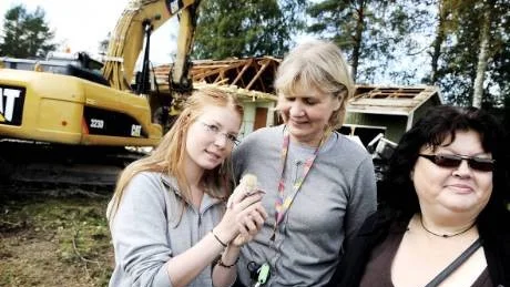 ELDSJÄLAR. Vanessa Cicero, Camilla Zerpe Karlsson och Annelie Hansson från Kattakuten ägnade helgen åt att leta hem åt lösdrivande katter på Notviken.