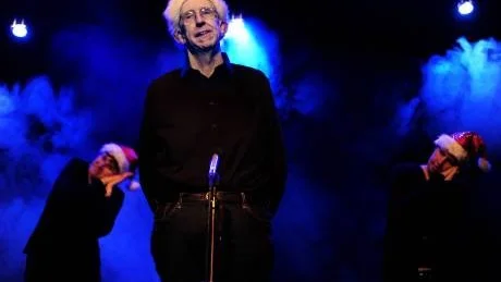 JULPOESI. Ulf Emmoths läsning av Viktor Rydbergs Tomten är ett av föreställningens finstämda inslag.