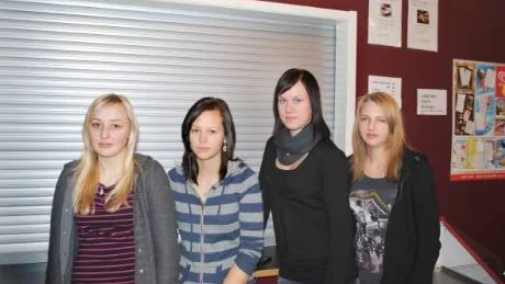 LYCKADES. Emelie Sandberg Fransson, Nathalie Marakatt, Frida Andersson och Matilda Andersson lyckades med sina protester och kafeterian är räddad.