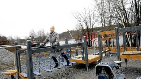 BALANS. På gungbron kan seniorerna träna upp balansförmågan.