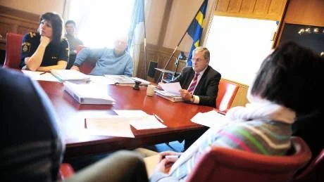 VARGEN KVAR. Landshövding Per-Ola Eriksson är ordförande i den nyinrättade viltförvaltningsdelegationen som ska fatta beslut när det gäller viltfrågor i Norrbotten. "Visst ska vi ha varg i Sverige, även om jag vet att det finns olika synpunkter på den frågan", säger Eriksson.
Foto: PETRA ISAKSSON