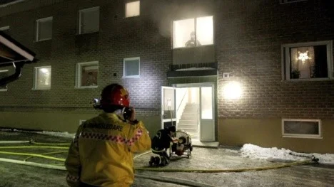 Det är i nuläget oklart vad som orsakade lägenhetsbranden.