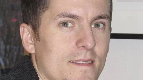 Daniel Oskarsson agerade pizzabud när Heavy i Borlänge skulle testa julpizza från Arvidsjaur.