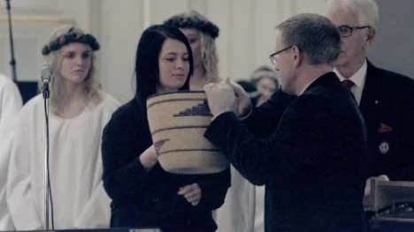 PT:s publisher Matti Lilja skötte tillsammans med fjolårets lucia, Jennifer Öhlund, om dragningen av årets lucia.