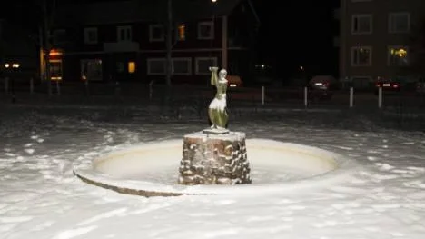 Johannaparken vid torget skulle kunna lysas upp och göras trevligare vintertid, tyckte man på trygghetsvandringen.