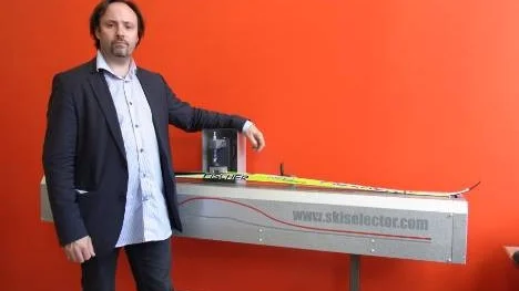 Piteåbördige Peter Stenlund känner sig frustrerad över situationen som uppstått efter att ett norskt företag kopierat hans patenterade maskin Skiselector.