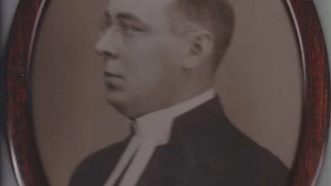 Bondsonen Johan Eugen Nyström från Trundön fick, istället för att "harva" jorden, möjlighet att gå vidare, till sin familjs stora glädje. Han blev kyrkoherde i Östergötland, men dog bara 53 år gammal.