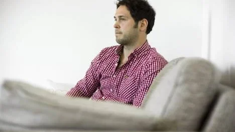 "Till den här skivan har jag försökt att musiken ska komma närmare. Det ska vara skörare, inte blåsa bort en när man lyssnar på det", säger Joel Alme.