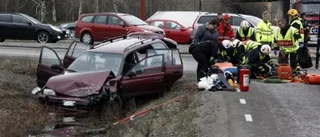 Kvinna skadad i krock i olycksdrabbad korsning