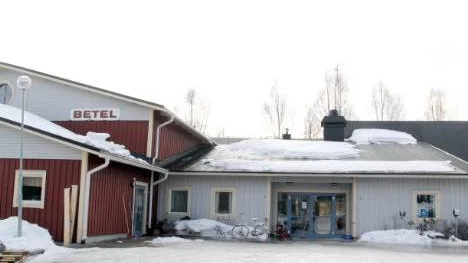 Betel i Rosvik har all anledning att buga för banken - som bäddat för en uppgörelse som i slutändan kan minska församlingens utgifter med tre miljoner kronor.