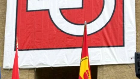 Ssmarbetet mellan LO och Socialdemokraterna har varit  viktigt för Sveriges utveckling till en erkänd välfärdsnation. Men den facklig-politiska samverkan måste få än större utrymme och formaliseras.