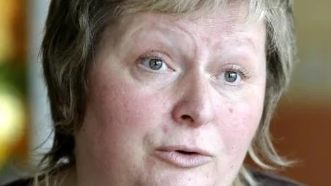I Piteå kommun är snittet 15,9 barn per avdelningen, men Annsofie Gustavsson anser att verkligheten ser annorlunda ut. På vissa avdelningar handlar det om 23 barn. En bov i dramat är att 15-timmarsbarnen räknas som ett halvt barn.
