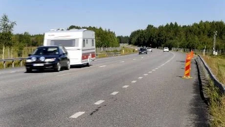 HINDER. Del av väg 97 vid Norra Sunderbyn måste lagas akut under denna vecka. Trafiken leds under reparationsarbetet om i en tre kilometer lång omväg på gamla Bodenvägen. Bland annat drabbas utryckningstrafiken med ambulans.