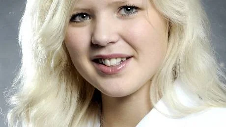 Agneta Thelin Ålder: 18 år. Hemort: Altersbruk utanför Piteå. Yrke: Gymnasist på samhällsekonomiska programmet på Strömbackaskolan.