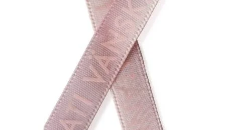 STÖD FORSKNINGEN. Lars-Göran miste sin fru i bröstcancer. Jag miste min mamma. Hjälp till i kampen mot den djävulska sjukdomen! Snart är det oktober  d⁥n rosa månaden. Köp inte bara ett utan köp flera av cancerfondens fina rosa band, i år i design av  Ingegerd Råman. Foto: Karl Gabor
