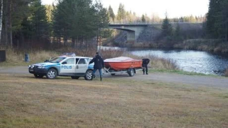 ÄLVSÖKANDET AVBRYTS. Polisen avbröt i lördags sitt sökande längs med Skrövenälven nedströms Mäntyvaara.