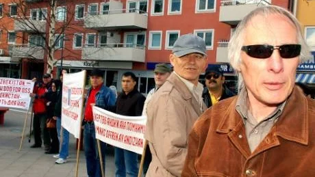 UZBEKISTAN. Georgy Morozov och tjugo andra som har sitt ursprung i Uzbekistan demonstrerade på tisdagen i Boden.
