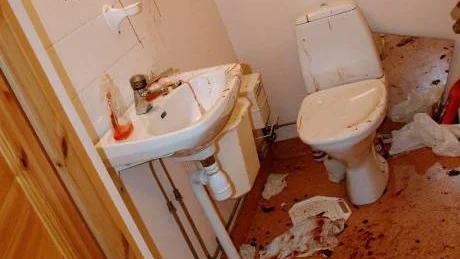 BLODIGT. Hembygdsgården i Kukkola hade spår av blod i alla rum.