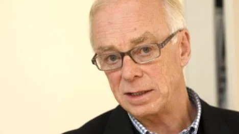 Sture Larsson, vd vid BD Bygg, lägger sista handen på byggritningarna över Strömbackastrand och de två nya planerade höghusen.  (Arkivbild).