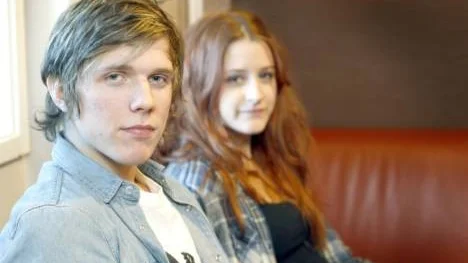 Umeborna Kristian Täljeblad, 20 år, och Alva From, 19 år, föll regissören i smaken och fick visa upp sig en extra gång.