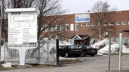 Snart är det dags att plocka ner skylten. Accra Teknik AB flyttar utomlands till sommaren - och kvar i Öjebyn blir 35 personer som förlorar sina jobb.