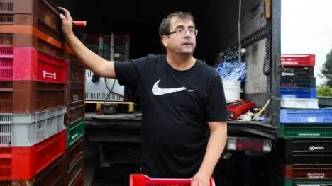 Bäruppköparen Enor Larson köper mellan tre och fem ton bär per dag. "Det är inte svårt att hitta lingon", säger han.