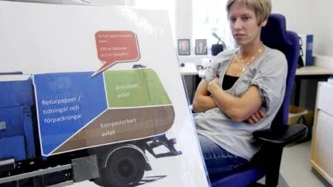 Processen i en rötningsanläggning är känsligare än den i en komposteringsanläggning där man framställer planteringsjord. Därför är det nu viktigt att endast matavfall läggs i det bruna kärlet och inte exempelvis blöjor eller trädgårdsavfall, förklarar Annika Fors på Pireva. Illustrationen visar att mycket hamnar i galen tunna.