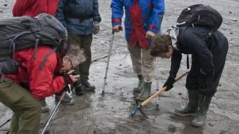 Små detaljer på den stora isen Till vänster Hilpi Östlund, Sylvia Sandström och Lennart Östlund, Wibjörn Karlén och Leif Karlén.