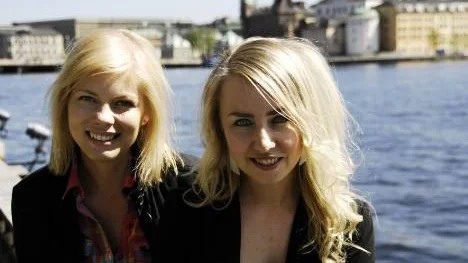 Johanna Öberg och Petra Backteman vill inspirera genom att ge ut en bok med svenska folkets egna historier.