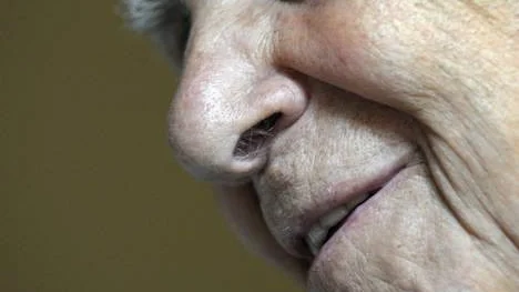 "Nu har jag inget som hindrar mig från att säga det jag vill" säger Stéphane Hessel, 93.