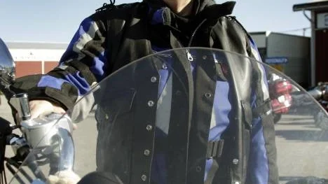 Kristina Hillar från Boden tycker att det är som att ha champagne i stövlarna när man kör motorcykel. Det bara bubblar av lycka och frihet i benen.