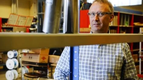 Fastighetsbolagets vd Anders Nilsson vägrar ta på sig skulden för att avtalsskrivningen ser ut som den gör. "Det är Fritid och kultur som rår för att samtliga inblandade är missnöjda. Så går det när man agerar självsvåldigt utan att bära kostnaderna", säger han.