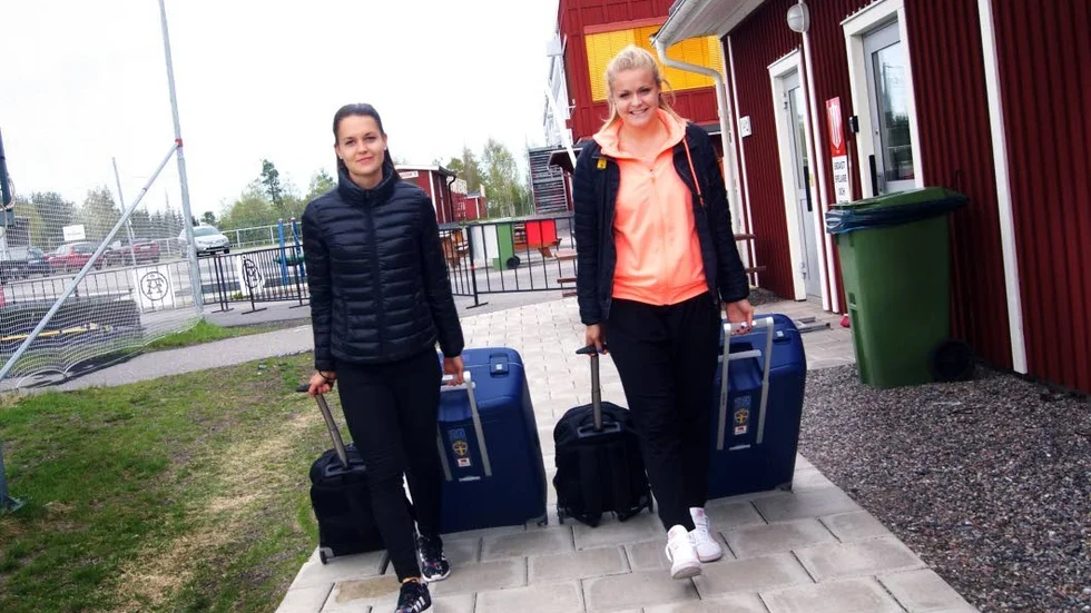 OS-spelare. Både Emilia Appelqvist och Hilda Carlén var lagkamrater i Piteå förra säsongen. I juli spelar de OS tillsammans i landslaget.