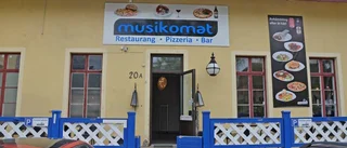 Restaurangägaren försvarar sina ilskna kommentarer: "De ljuger"