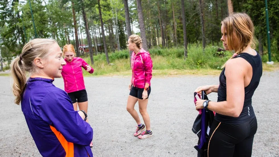 Bra sak. Lovisa Modig, till höger, hade bara hört bra saker om Vasastafetten: "De jag känner som sprungit säger att det är den bästa tävlingen de genomfört – en riktig folkfest."