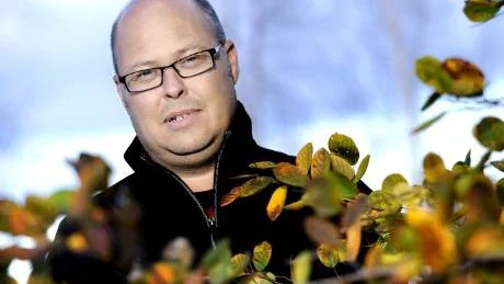 FUNDERSAM. "Först ska vi ta emot våra barn på prao. Sedan ska vi söka ledigt för dem också just den dagen", säger Tomas Jönsson som tycker att det hela är lite märkligt. Foto: Andreas Wälitalo
