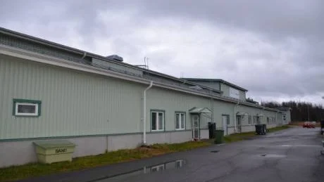 SOLCELLSFABRIKEN I POrJUS. Finanskrisen i många europeiska länder och lågpriskonkurrens från Kina drabbar nu solcellsproduktionen i Porjus. 54 anställda varslas om uppsägning. En dramatisk marknadsförändring. Så sent som för några veckor sedan korades Latitude solar till länets mest tillväxande företag.