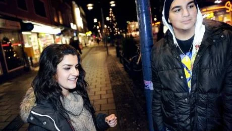 INTE OROLIGA. Kassandra Rafee och Adam Elwan har aldrig tänkt på Luleå som en otrygg stad. Foto: Andreas Wälitalo