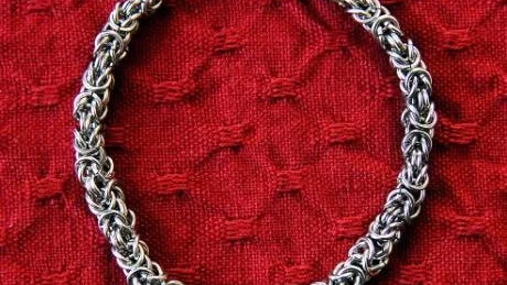 LÄCKERT. Ett läckert armband i silver som passar både kille och tjej. Även låset är egen tillverkning.