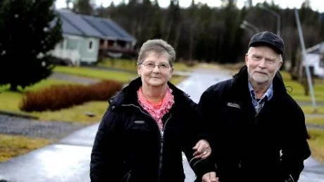 MÅNGA PROMENADER. Njurtransplantationen förändrade allt för Mary Sundström. Nu kan hon ta långpromenader med maken John.