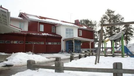NÄRINGSVERKSAMHET. En privatperson har anmält sitt intresse för att köpa skolan i syfte att bedriva näringsverksamhet i lokalerna.