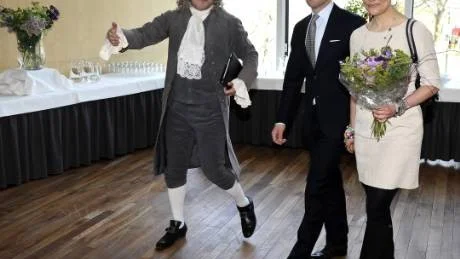350-ÅRSJUBILEUM. Kronprinsessan Victoria och prins Daniel uppmärksammar uppfinnaren och entreprenören Christopher Polhem.