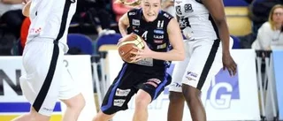 Aili letar efter formen efter skadan