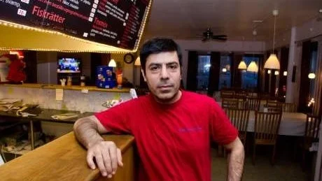 I FÖRVAR. Två av restaurangägaren Khalil Hasans söner hämtades en morgon av polis och sitter nu hos Migrationsverket i Gävle. Utvisning väntar sannolikt. Han anser att familjen, väl etablerad i Boden, borde få stanna.